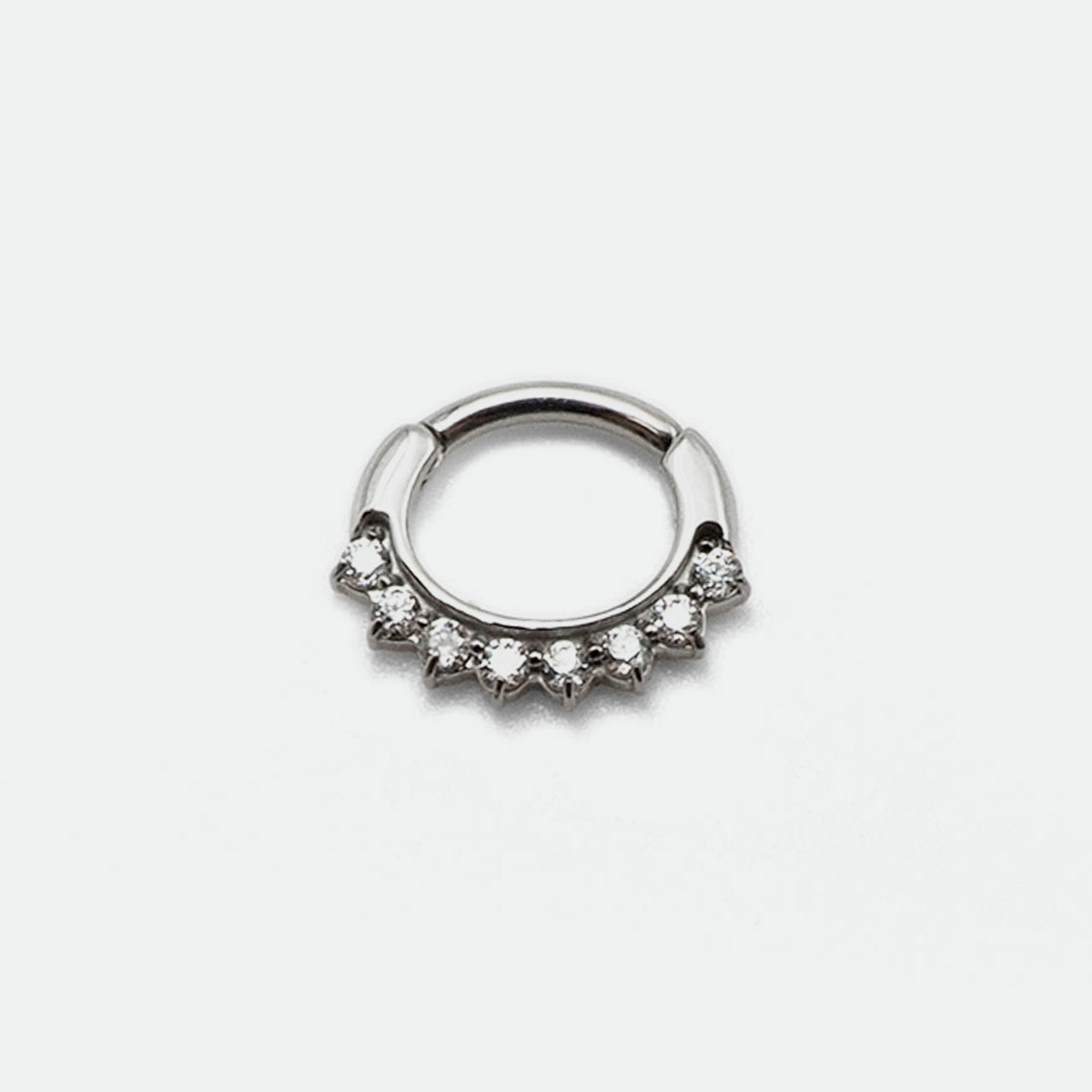 Piercing Septum fuer Damen jetzt kaufen in unserem Onlineshop oder vor Ort in unserer Filiale in Basel